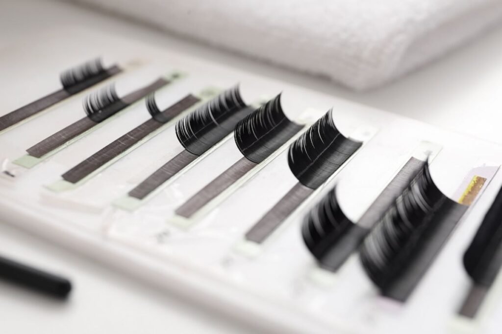 Beberapa ukuran eyelash extension/Sumber: Canva