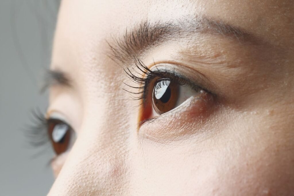 Seseorang setelah treatment lash lift/Sumber: Canva