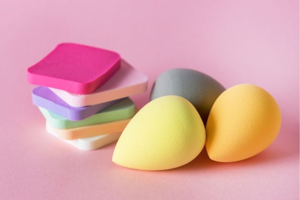 Gambar beauty blender, salah satu alat make up lengkap/Sumber: Canva