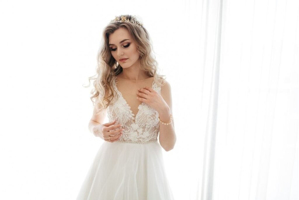 Contoh make up pengantin modern/Sumber: Canva