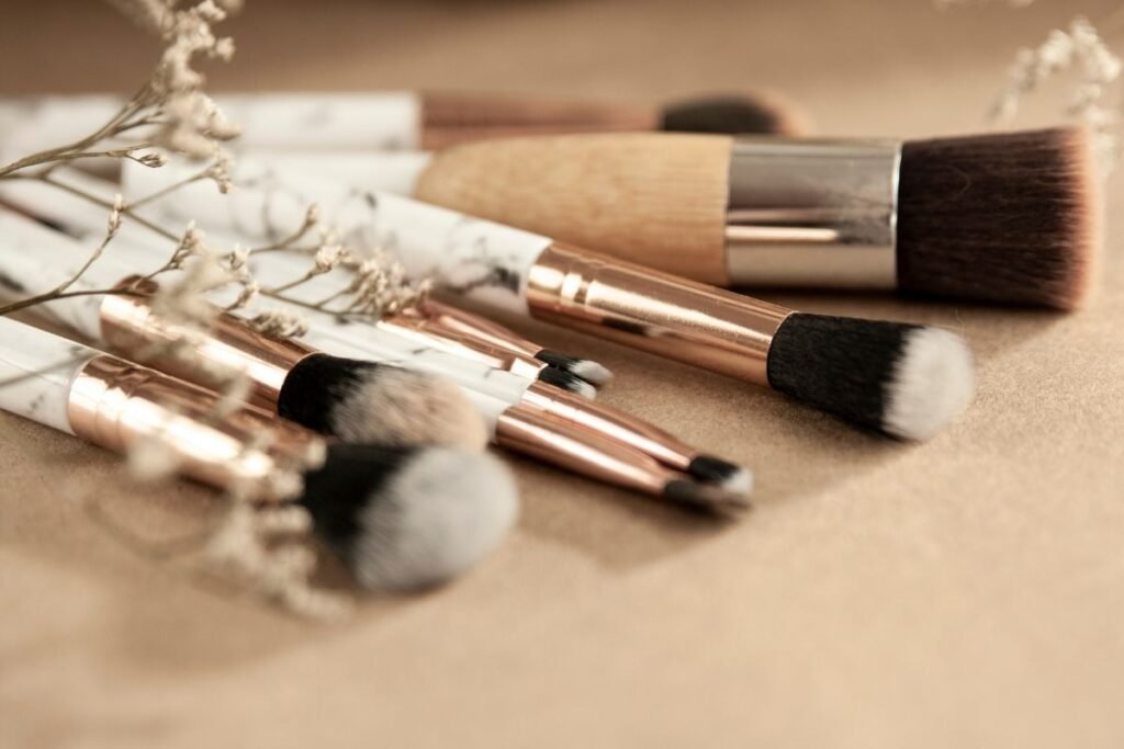Gambar berbagai jenis brush make up/Sumber: Canva