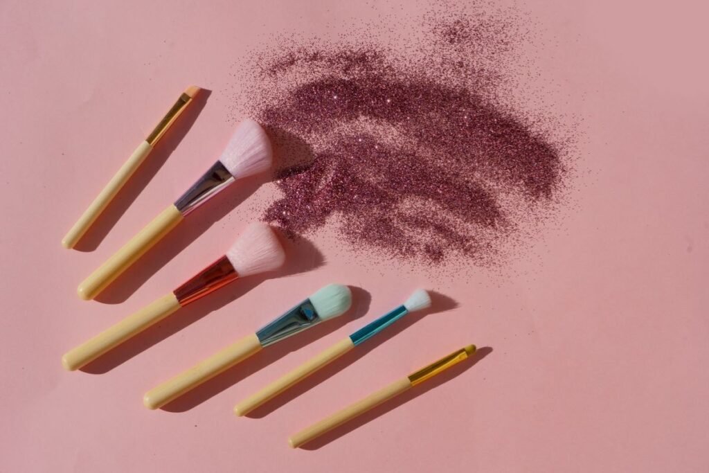 Gambar berbagai jenis brush make up/Sumber: Canva